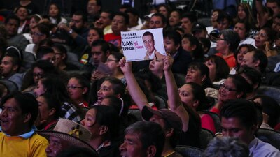 El perredista dejó "plantados" a simpatizantes en un evento que organizó en Toluca