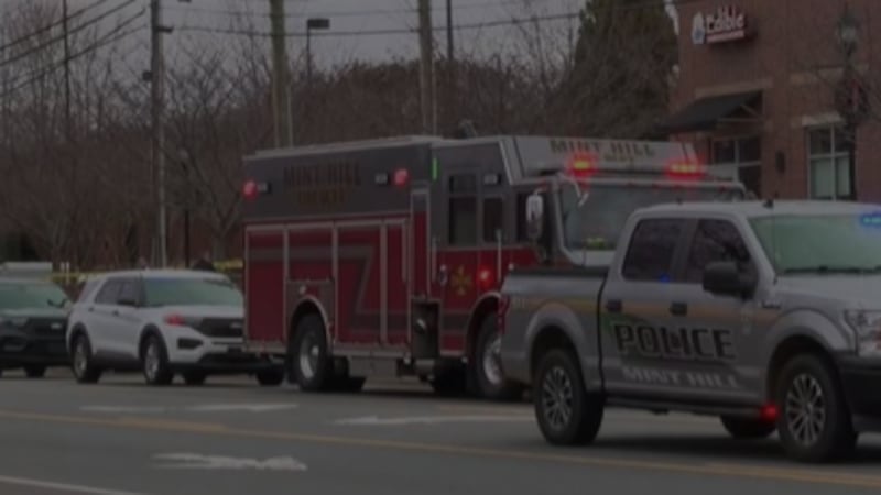 Hombre es abatido tras atacar a policías en Carolina del Norte; hay 2 oficiales heridos