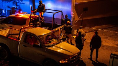 En la vía pública fue localizado un hombre que recibió varios impactos de arma de fuego