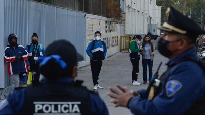 Los padres de familia están pugnando por reforzar la revisión de los objetos que los menores llevan