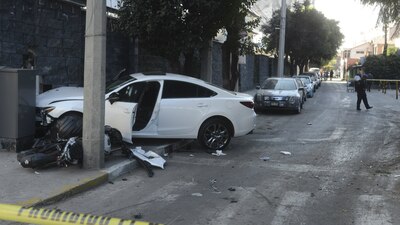 La escena de un crimen relacionado con robo de auto, en la Ciudad de México