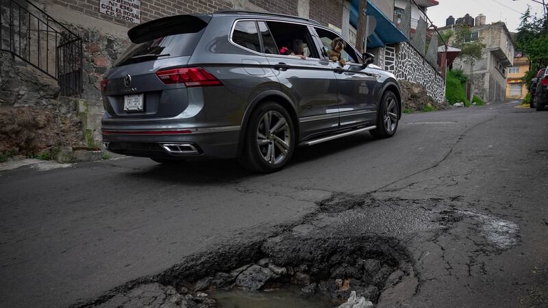 ¿En qué consiste el plan millonario de bacheo con el que Brugada busca tapar hoyos en CDMX?