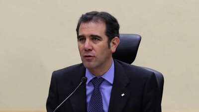 Lorenzo Córdova discutió con los representantes de los partidos políticos