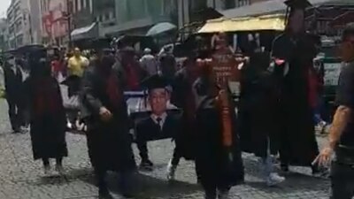 Los simpatizantes de Morena se encuentran afuera de la Corte