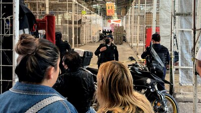 De acuerdo con los policías una persona de 21 año falleció