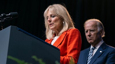 Jill Biden tiene una carrera de décadas como educadora y autora de libros