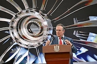 Marcelo Ebrard califica como ‘tiro en el pie’ aranceles de EU a México