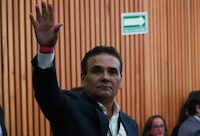 Aureoles obtiene suspensión provisional contra nuevas órdenes de captura