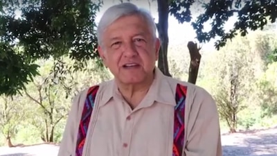 AMLO durante su gira en Tuxtla Chico, Chiapas, localidad fronteriza con Guatemala