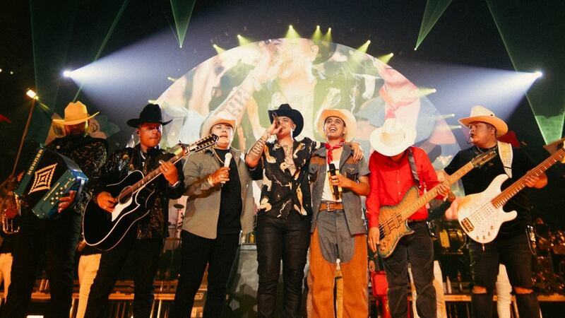 Grupo Firme cancela concierto en California por problemas con sus visas