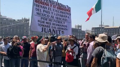 Rafael Acosta 'Juanito' este lunes, afuera de Palacio Nacional