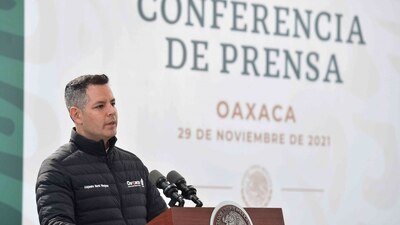 Antes de un evento fue cuestionado sobre qué embajada pediría y él afirmó que va como candidato