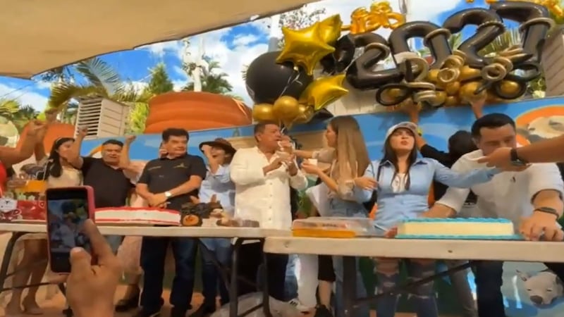 VIDEO: Félix Salgado celebra cumpleaños con porras de “¡gobernador, gobernador!"