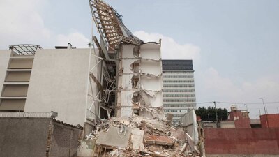 Dos personas perdieron la vida tras el colapso de este edificio, en la Colonia Portales