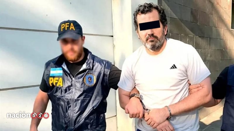 Contralmirante Farías comparece en Argentina; no se allanará a la extradición y pedirá asilo