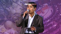 PERFIL: Él es Erasmo Catarino, cantante, maestro y también senador