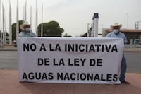 Agua: y a Claudia se le prendió el cerro