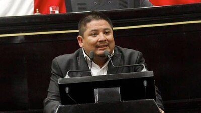 El legislador lanzó dos comentarios respecto a la forma de gobierno de España