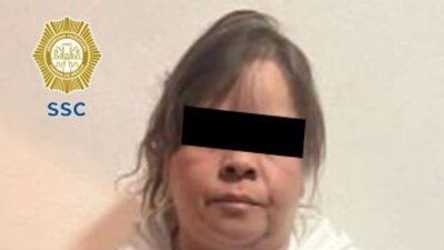 A la mujer se le aseguraron aproximadamente 225 bolsas de mariguana, así como otros objetos