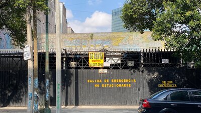 El recinto que puso a bailar a miles al ritmo del Hi-NRG tiene en su fachada un letrero con las palabras ‘Se Renta'