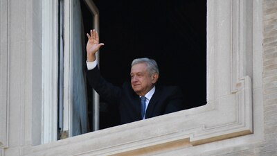 El mandatario agradeció a los mexicanos en el extranjero que fueron a saludarlo