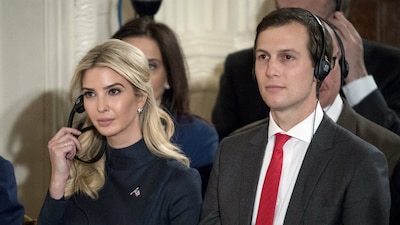Ivanka Trump y Jared Kushner durante una conferencia de prensa en la Casa Blanca
