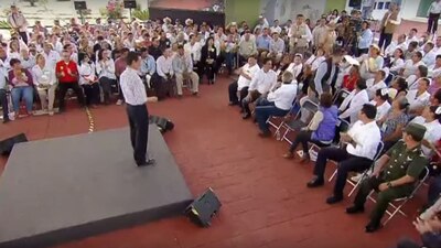 Una mujer encaró al presidente y le reclamó la falta de recursos en una escuela