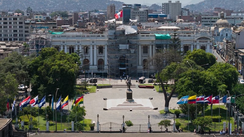 Congreso de Perú elige a José María Balcázar como presidente interino por 5 meses