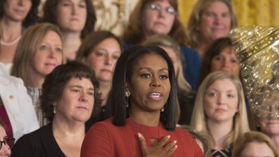 "Sean centrados, sean firmes", pidió Michelle Obama a los jóvenes