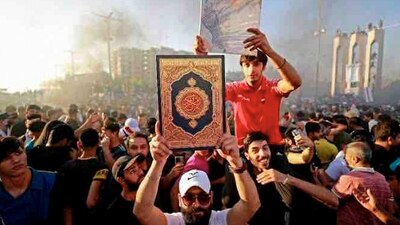 Cientos de manifestantes asaltaron e incendiaron la Embajada de Suecia