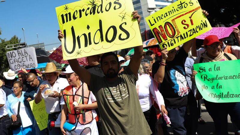 ¿Qué es lo que reclaman los comerciantes que se manifiestan en la CDMX?