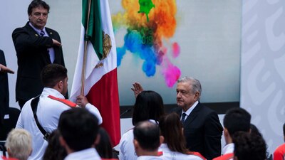 Deportistas mexicanos y AMLO en Palacio Nacional el 15 de julio