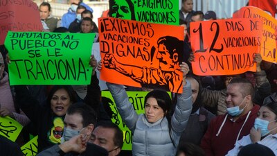 Trabajadores y sindicatos se manifiestan y bloquean varios accesos de la Cámara de Diputados