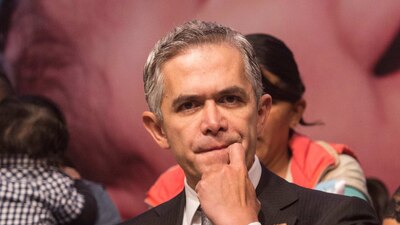 El aún jefe de Gobierno de la CDMX dijo este sábado que 'sí está interesado' en llegar a la Cámara Alta