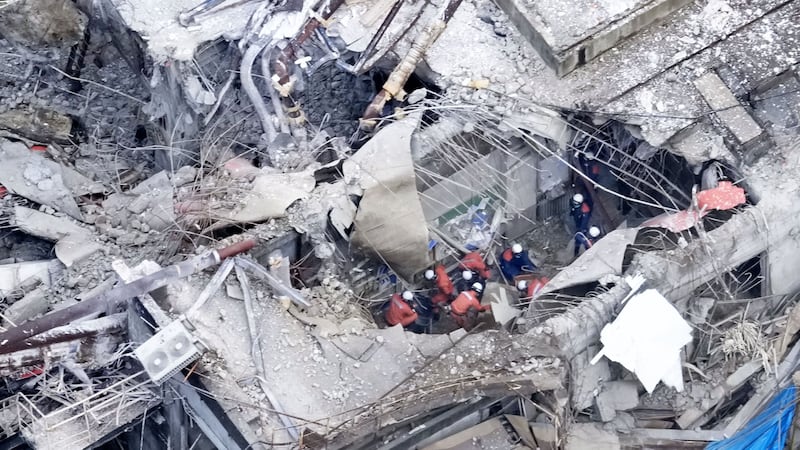 Sube a 18 el número de muertos tras el poderoso sismo de 7.1 en Japón