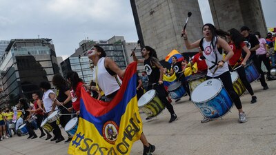 Protestan contra el abuso de autoridad que ocurre en la protestas en su país