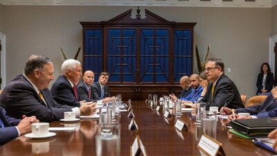 El canciller Marcelo Ebrard en pláticas con Mike Pence, vicepresidente de Estados Unidos