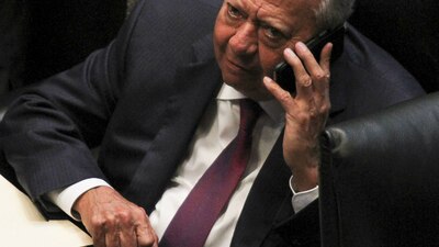 El líder del sindicato petrolero quiere estar amparado ante cualquier detención