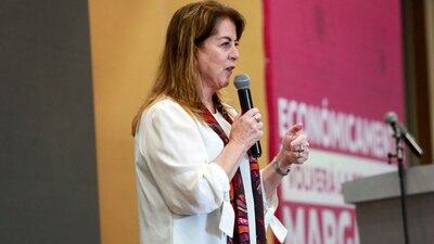 La morenista se reunió con directivos de Femsa