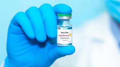 Aunque la OMS ha dicho que es seguro continuar con esta vacuna, decenas de naciones europeas han decidido suspenderla