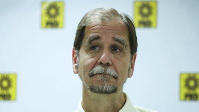 Basave Benítez presentó su renuncia como líder nacional del PRD el 18 de junio de 2016