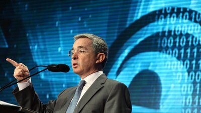 'La privación de mi libertad me causa profunda tristeza', escribió el expresidente colombiano