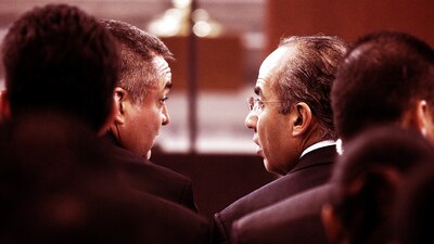 En redes sociales piden la cabeza del expresidente Felipe Calderón