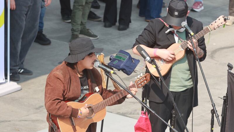¡La sigue ‘rompiendo’! Macario Martínez ofrece su primer concierto en la Estela de Luz