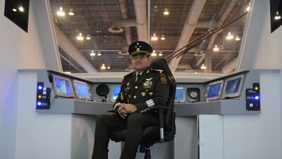 El militar ha trabajado con Javier May previamente
