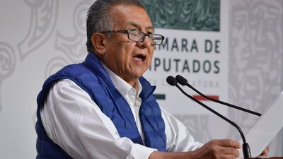 El legislador de Morena, Saúl Huerta, dio una conferencia de prensa en San Lázaro