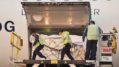 Las vacunas arribaron este miércoles al Aeropuerto Internacional de la capital del País