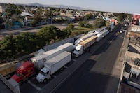 Persisten bloqueos en carreteras federales a pesar de acuerdos con productores: SICT