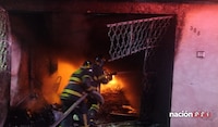 Cohete lanzado la noche del 15 de septiembre incendia una casa en la CDMX y mata a 14 perritos