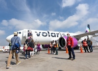 ¿Por qué hay retrasos masivos en vuelos de Volaris y Viva? Aquí te contamos